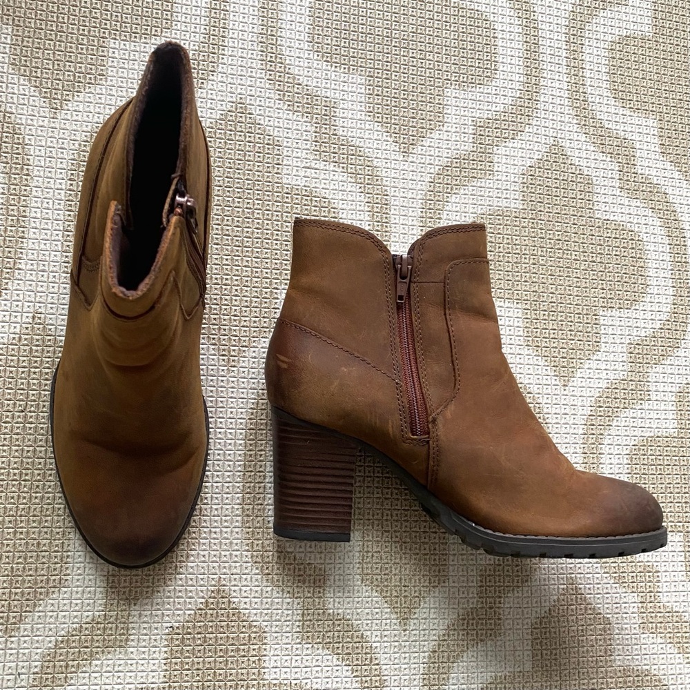 Clarks Tan/Taupe Leather Ankle Booties - 6.5 - Like NEW!